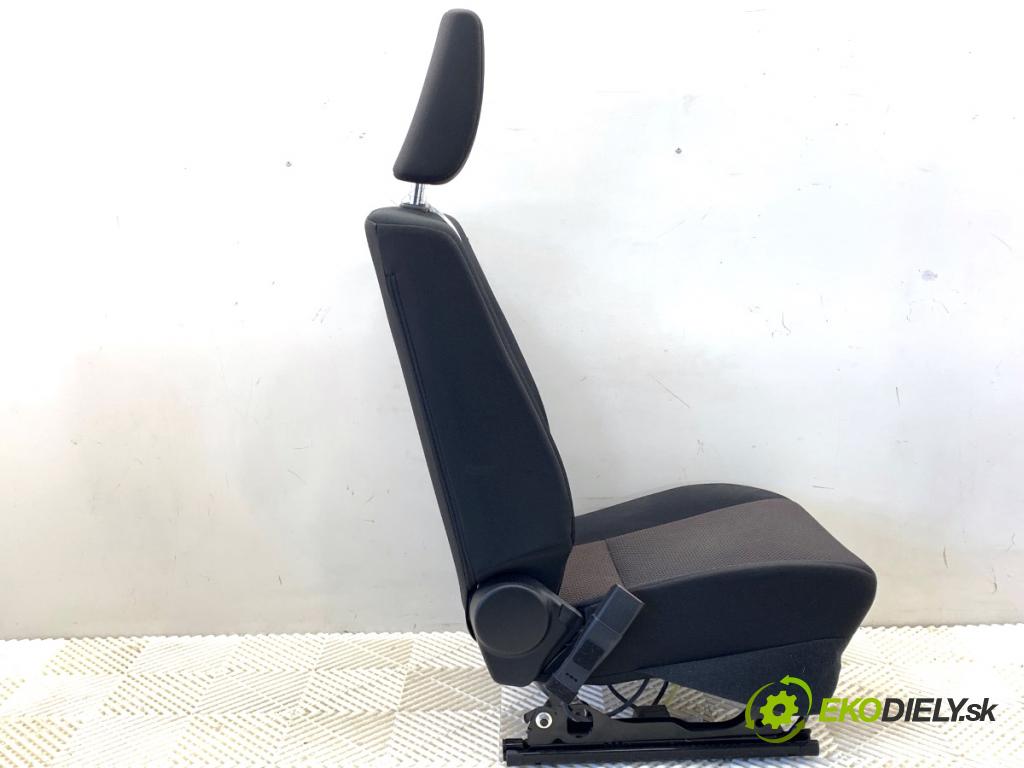 SUZUKI IGNIS III liftback 2017 66 kW 1.2 (ATK412) 1242 sedadlo levý přední část