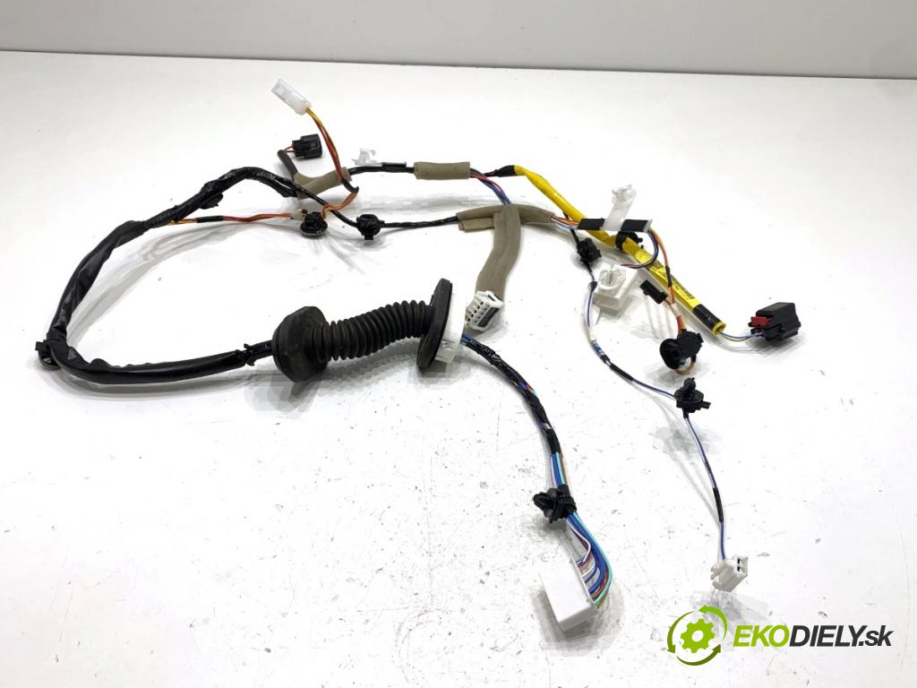 SUZUKI IGNIS III liftback 2017 66 kW 1.2 (ATK412) 1242 Káblovačka Dvere predný pravy 