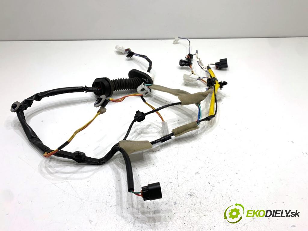 SUZUKI IGNIS III liftback 2017 66 kW 1.2 (ATK412) 1242 Káblovačka Dvere predný pravy