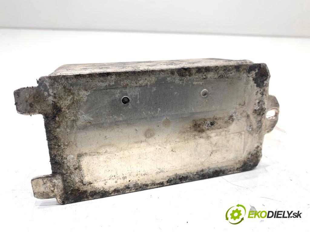 JAGUAR F-PACE SUV 2016 120 kW 2.0 TD4 1999 Chladič oleja prevodovky AW83-7A095-AA