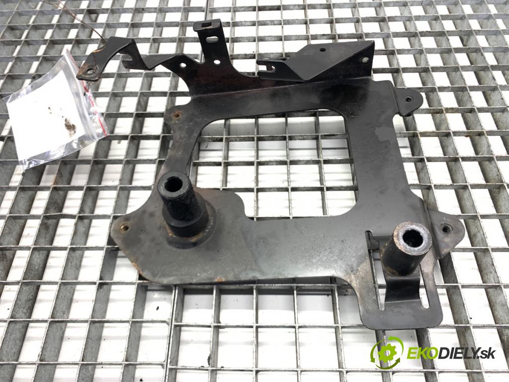 JAGUAR F-PACE SUV 2016 120 kW 2.0 TD4 1999 Uchytenie intercoolera GX73-6K767-AD