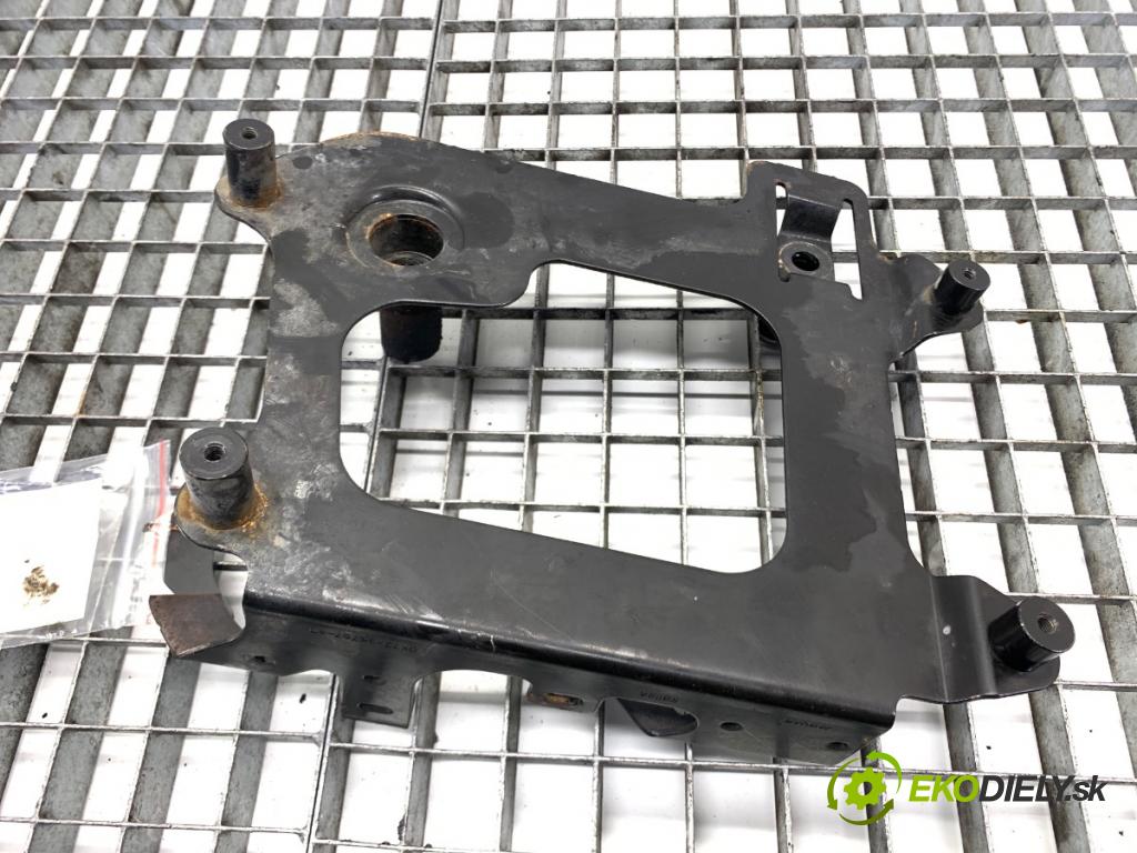 JAGUAR F-PACE SUV 2016 120 kW 2.0 TD4 1999 Uchytenie intercoolera GX73-6K767-AD