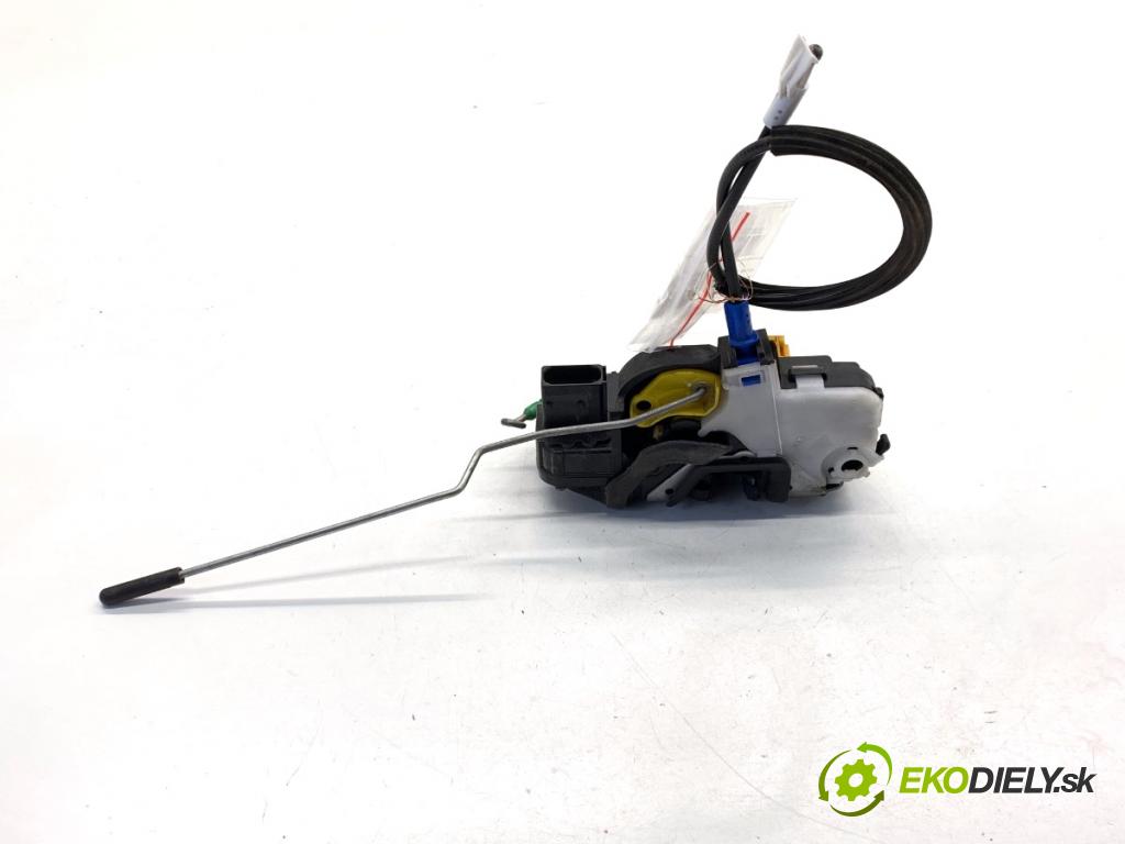 OPEL ASTRA J sedan 2017 103 kW 1.4 LPG (69) 1364 zámok Dvere ľavy predný 13579522