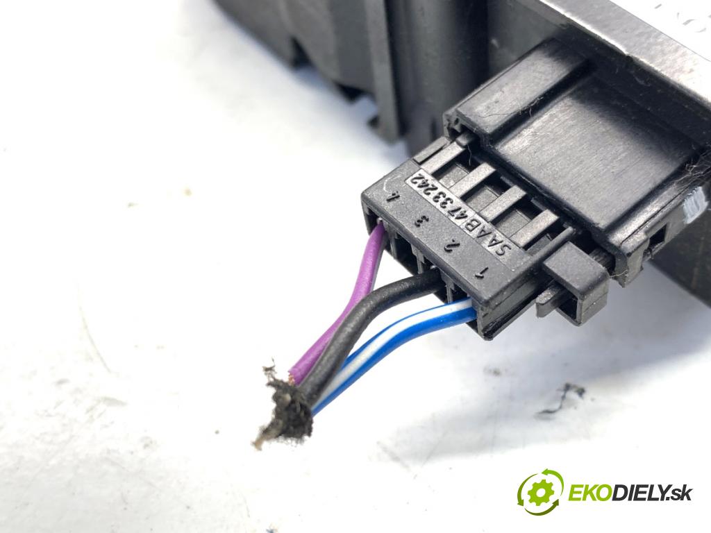 OPEL ASTRA J sedan 2017 103 kW 1.4 LPG (69) 1364 zámok dverí zad 13513995