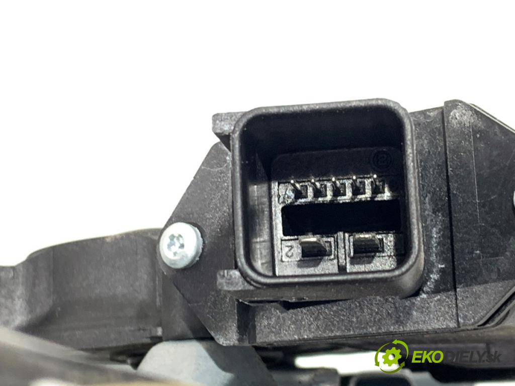 OPEL ASTRA J sedan 2017 103 kW 1.4 LPG (69) 1364 mechanismus okna levý přední část 13350757