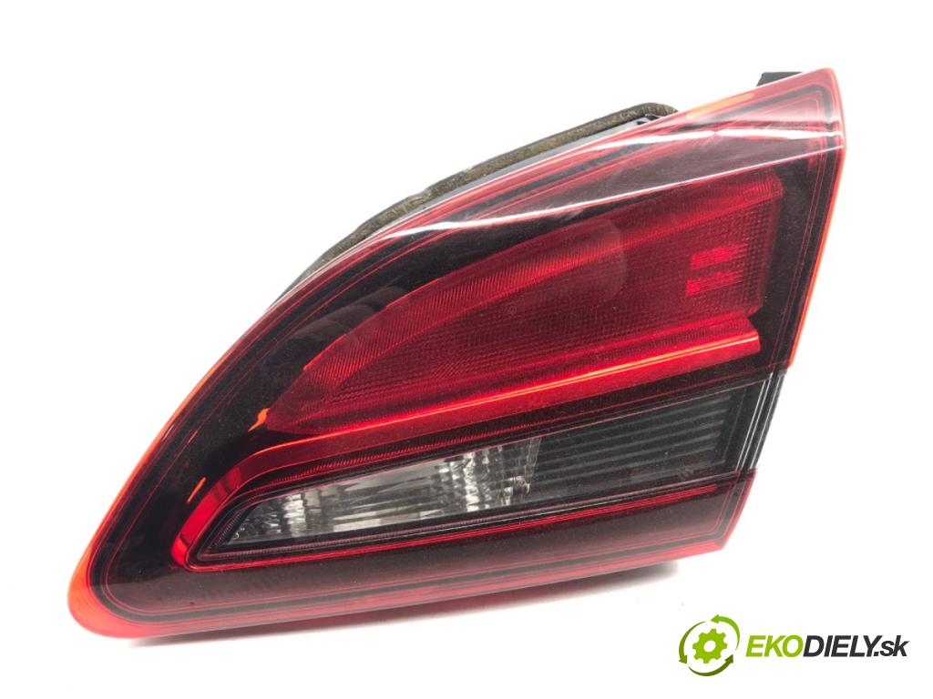 OPEL ASTRA J sedan 2017 103 kW 1.4 LPG (69) 1364 Svetlo zad pravá vnútorná 25870194 (Kľučka dverí ostatné)