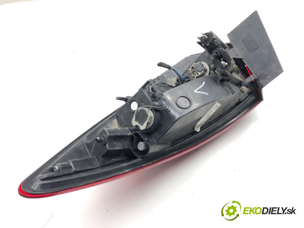 OPEL ASTRA J sedan 2017 103 kW 1.4 LPG (69) 1364 světlo levý zadní část 25870153