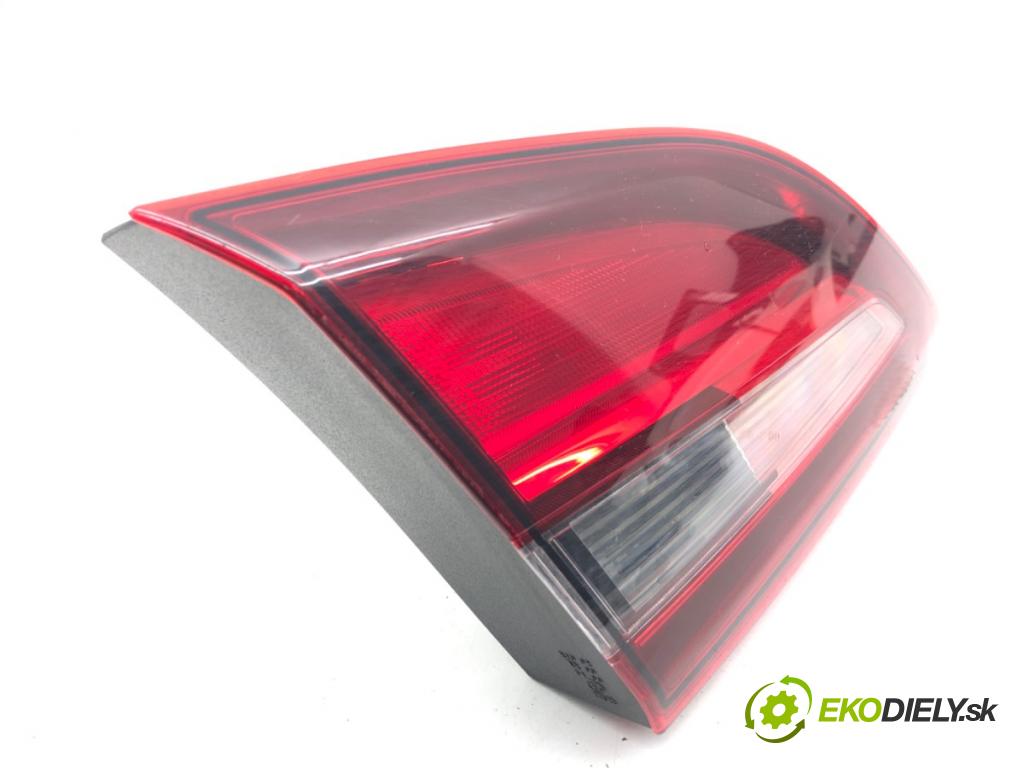 OPEL ASTRA J sedan 2017 103 kW 1.4 LPG (69) 1364 světlo zadní část levá strana vnitřní 25870193 (Klika dveří ostatní)