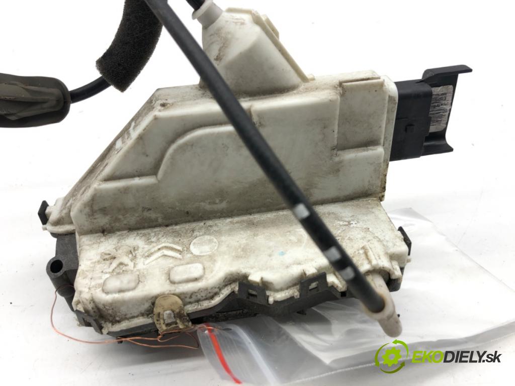 PEUGEOT 508 I sedan 2012 103 kW 2.0 HDi 1997 zámok Dvere pravy predný 006257