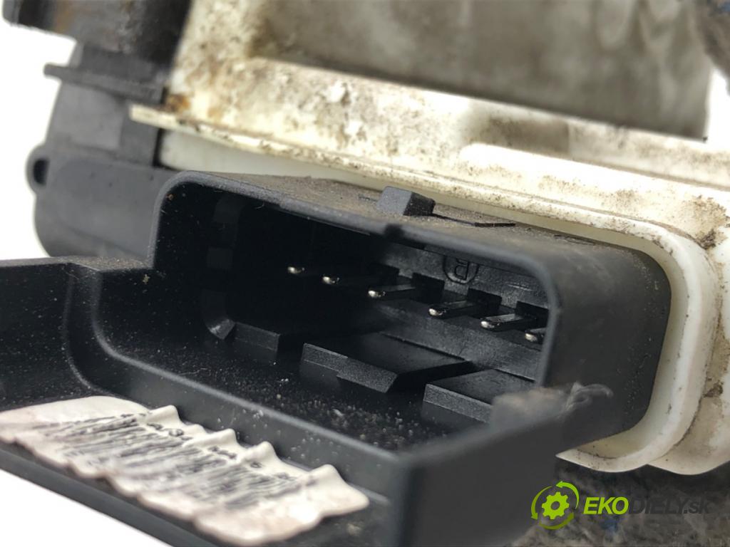 PEUGEOT 508 I sedan 2012 103 kW 2.0 HDi 1997 zámok Dvere pravy predný 006257