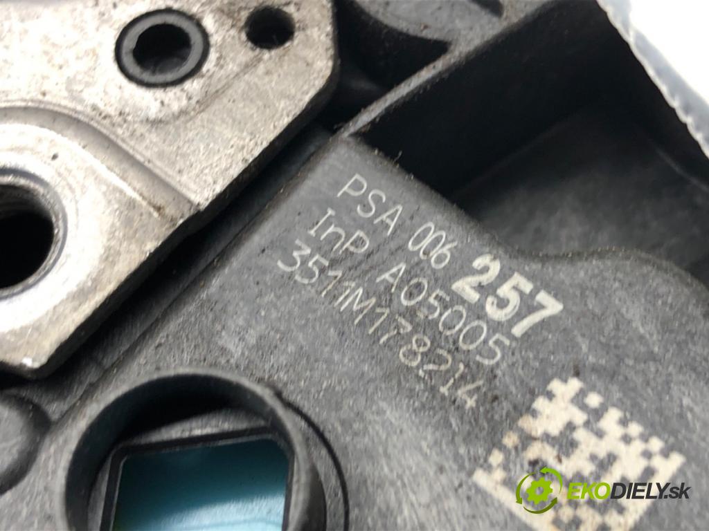 PEUGEOT 508 I sedan 2012 103 kW 2.0 HDi 1997 zámok Dvere pravy predný 006257