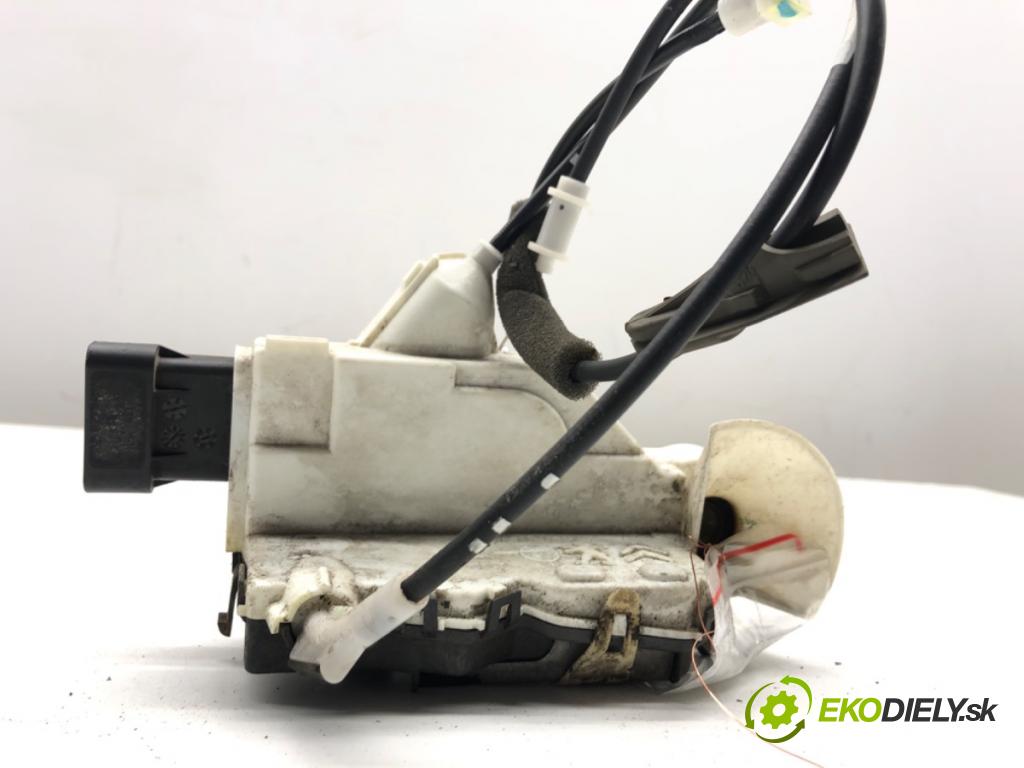 PEUGEOT 508 I sedan 2012 103 kW 2.0 HDi 1997 zámok Dvere ľavy predný 006256