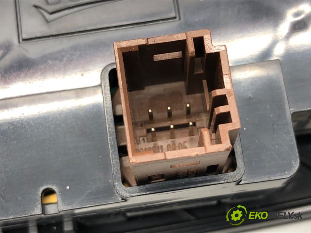 PEUGEOT 508 I sedan 2012 103 kW 2.0 HDi 1997 Panel ovládania kúrenia  (Prepínacie páčky pod volantom)