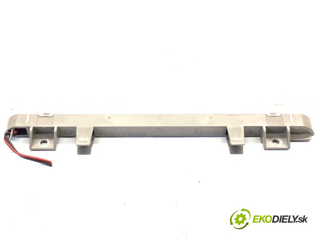 PEUGEOT 508 I sedan 2012 103 kW 2.0 HDi 1997 Svetlo brzdových svetiel 9654923180