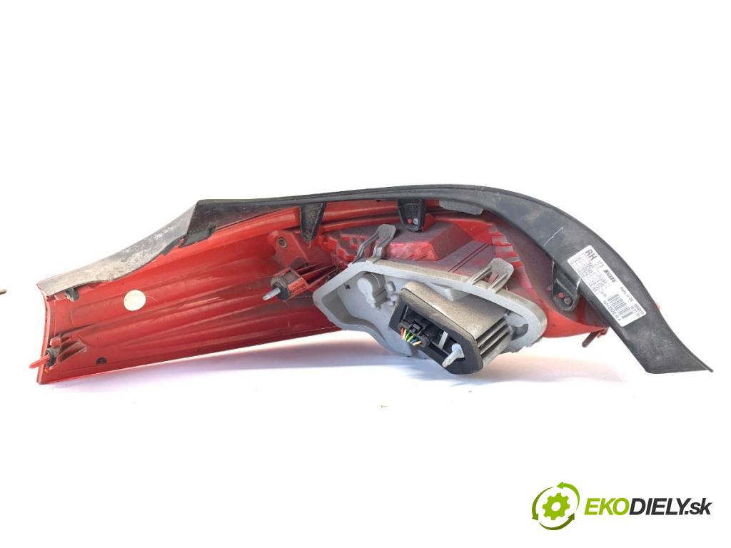 PEUGEOT 508 I sedan 2012 103 kW 2.0 HDi 1997 světlo pravý zadní část 9686293680