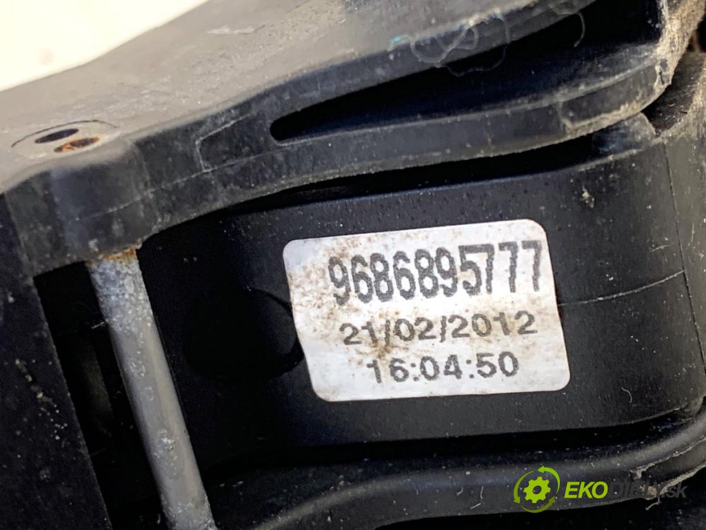 PEUGEOT 508 I sedan 2012 103 kW 2.0 HDi 1997 klika vnejší levý zadní část 9688834180