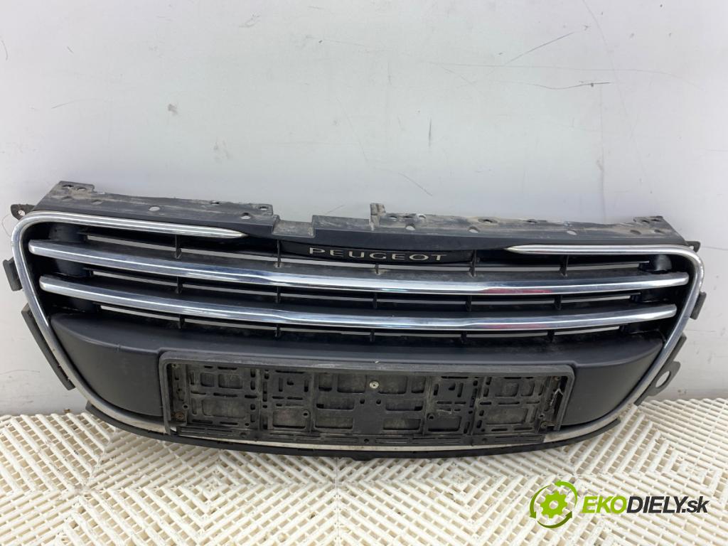 PEUGEOT 508 I sedan 2012 103 kW 2.0 HDi 1997 Mriežka maska  (Mriežka predná (maska chladiča))