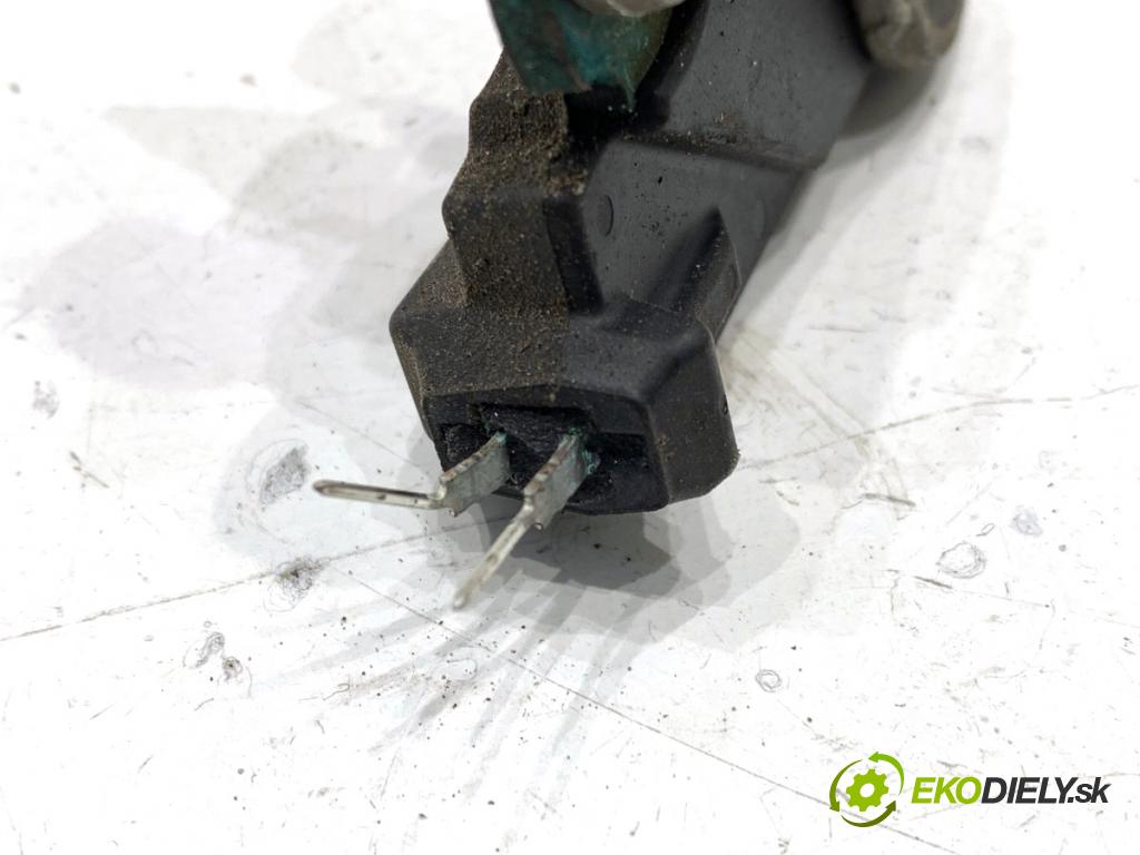 PEUGEOT 508 I sedan 2012 103 kW 2.0 HDi 1997 svorka MINUS 9676828580