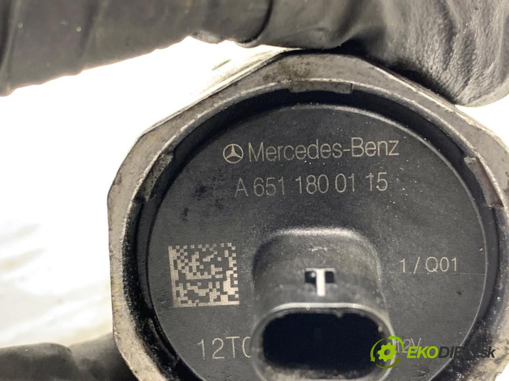 MERCEDES-BENZ X204 SUV 2012 125 kW 220 CDI (204.902) 2143 snímač tlaku oleje A6511800115 (Snímač tlaku oleje)