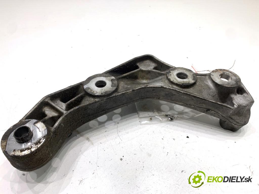 MERCEDES-BENZ X204 SUV 2012 125 kW 220 CDI (204.902) 2143 držák uchycení diferenciálu přední část 2720140295