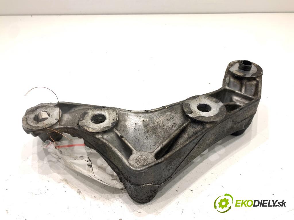 MERCEDES-BENZ X204 SUV 2012 125 kW 220 CDI (204.902) 2143 držák uchycení diferenciálu přední část 2720140295