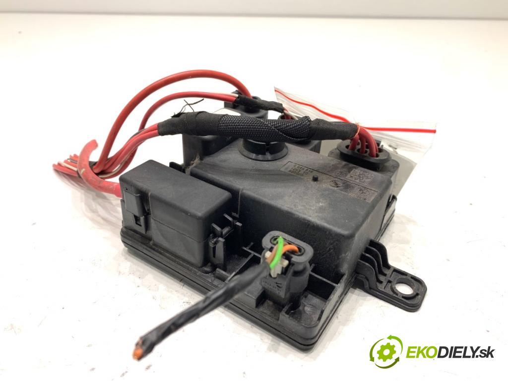 BMW F25 SUV 2016 180 kW xDrive 28 i 1997 modul řídící jednotka NAPÁJENÍ rozdělovač 8645514