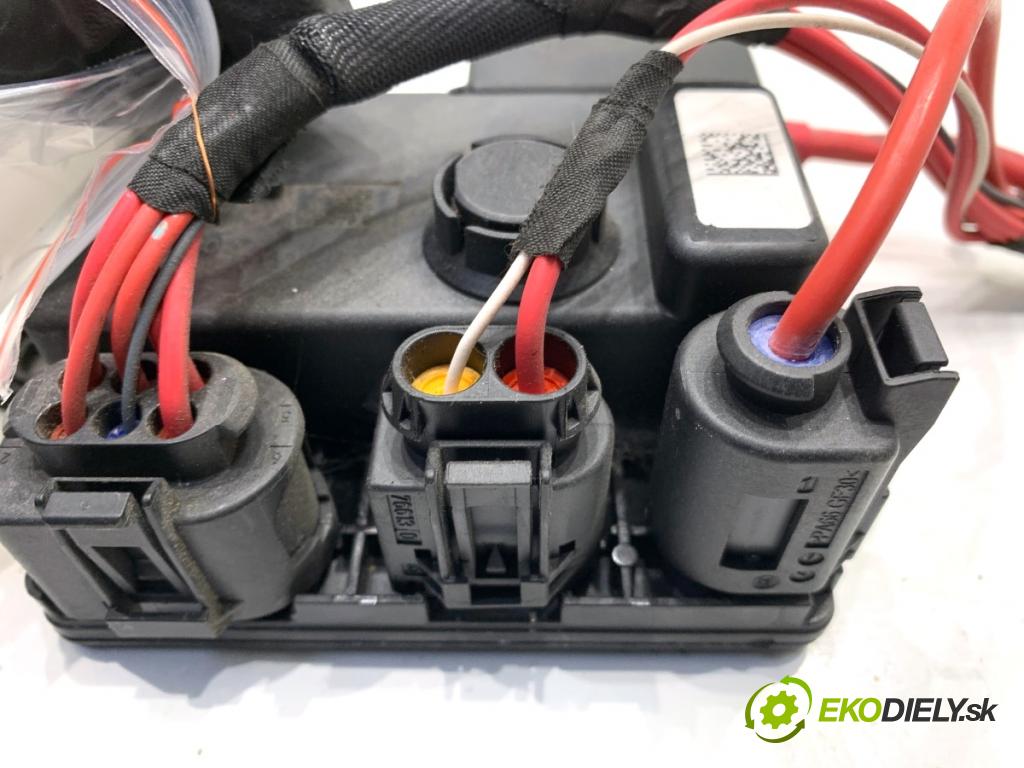 BMW F25 SUV 2016 180 kW xDrive 28 i 1997 modul řídící jednotka NAPÁJENÍ rozdělovač 8645514