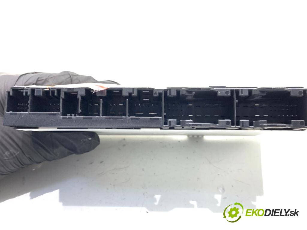 BMW F25 SUV 2016 180 kW xDrive 28 i 1997 modul sedačky 9369123