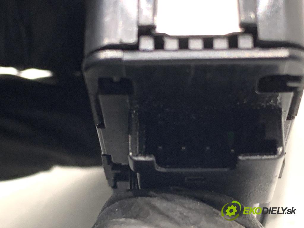 BMW F25 SUV 2016 180 kW xDrive 28 i 1997 přepínač otevírání dveří 9275121 (Páčky pod volantem)