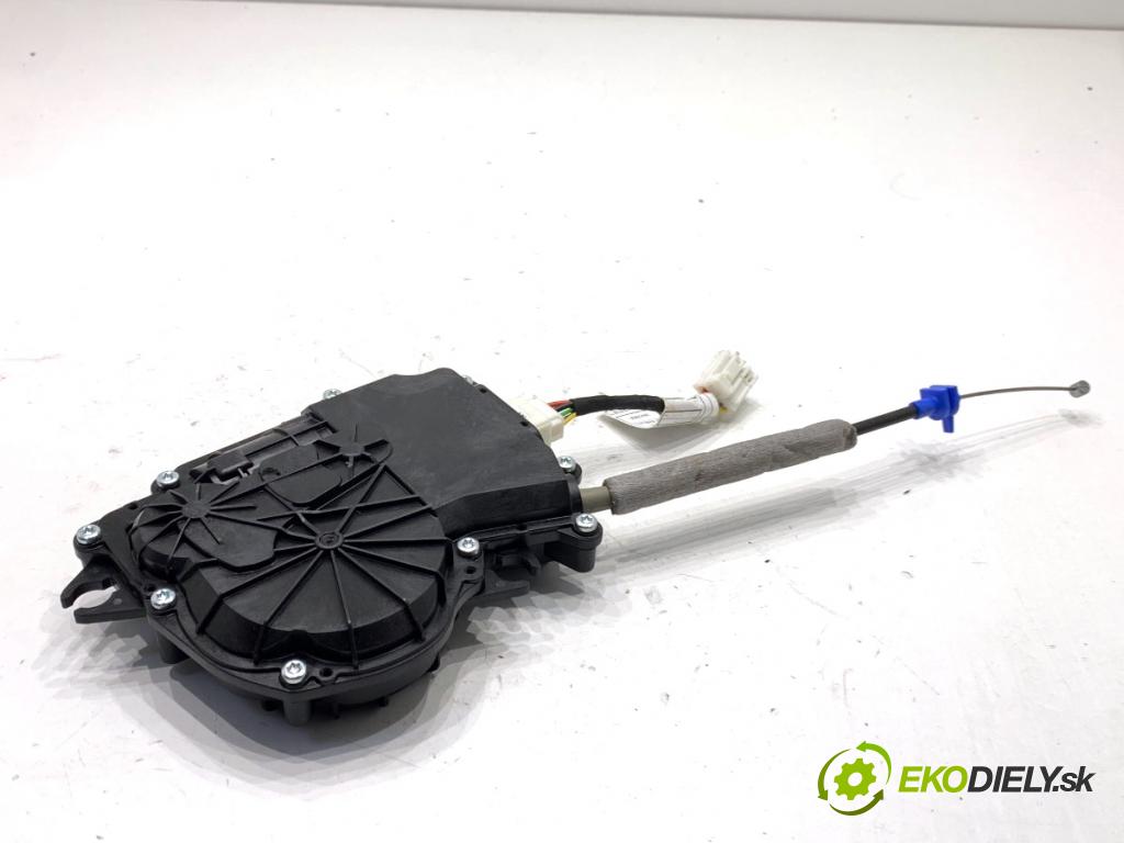 BMW F25 SUV 2016 180 kW xDrive 28 i 1997 VLAK: dveří zadní část 927465