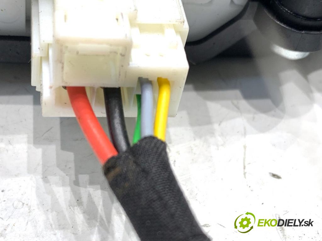 BMW F25 SUV 2016 180 kW xDrive 28 i 1997 VLAK: dveří zadní část 927465