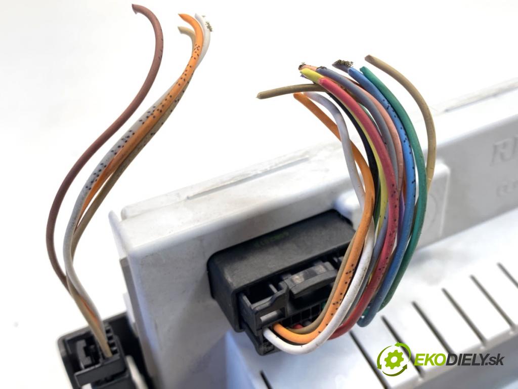 RENAULT CLIO III liftback 2006 63 kW 1.5 dCi (BR17, CR17) 1461 Dislpej 8200307273 (Prístrojová doska)