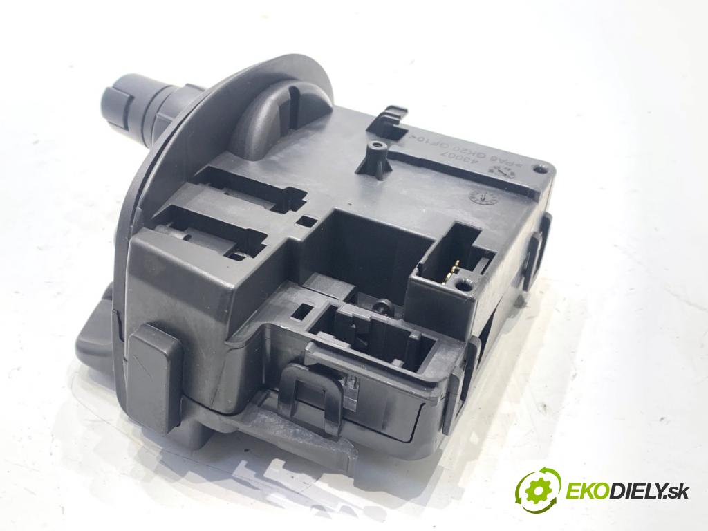 RENAULT CLIO III liftback 2006 63 kW 1.5 dCi (BR17, CR17) 1461 přepínač stěračů  (Páčky pod volantem)