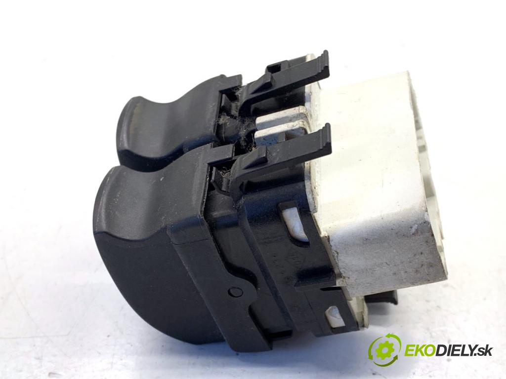 RENAULT CLIO III liftback 2006 63 kW 1.5 dCi (BR17, CR17) 1461 přepínač oken  (Páčky pod volantem)