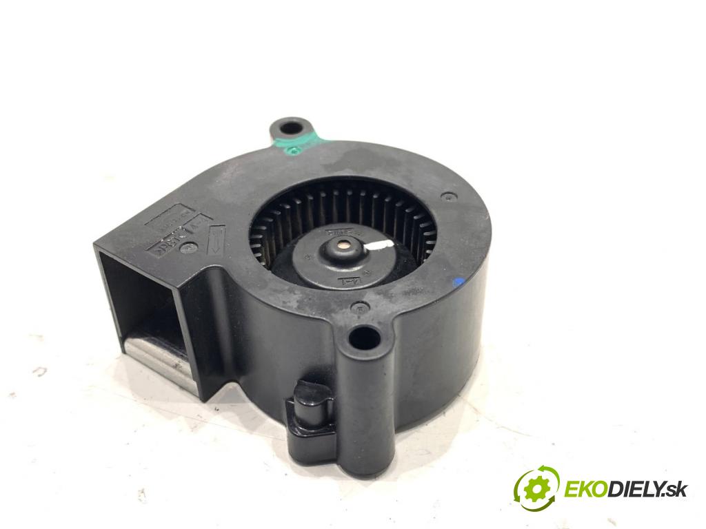 BMW F25 SUV 2016 180 kW xDrive 28 i 1997 Ventilátor svetla 130722301100