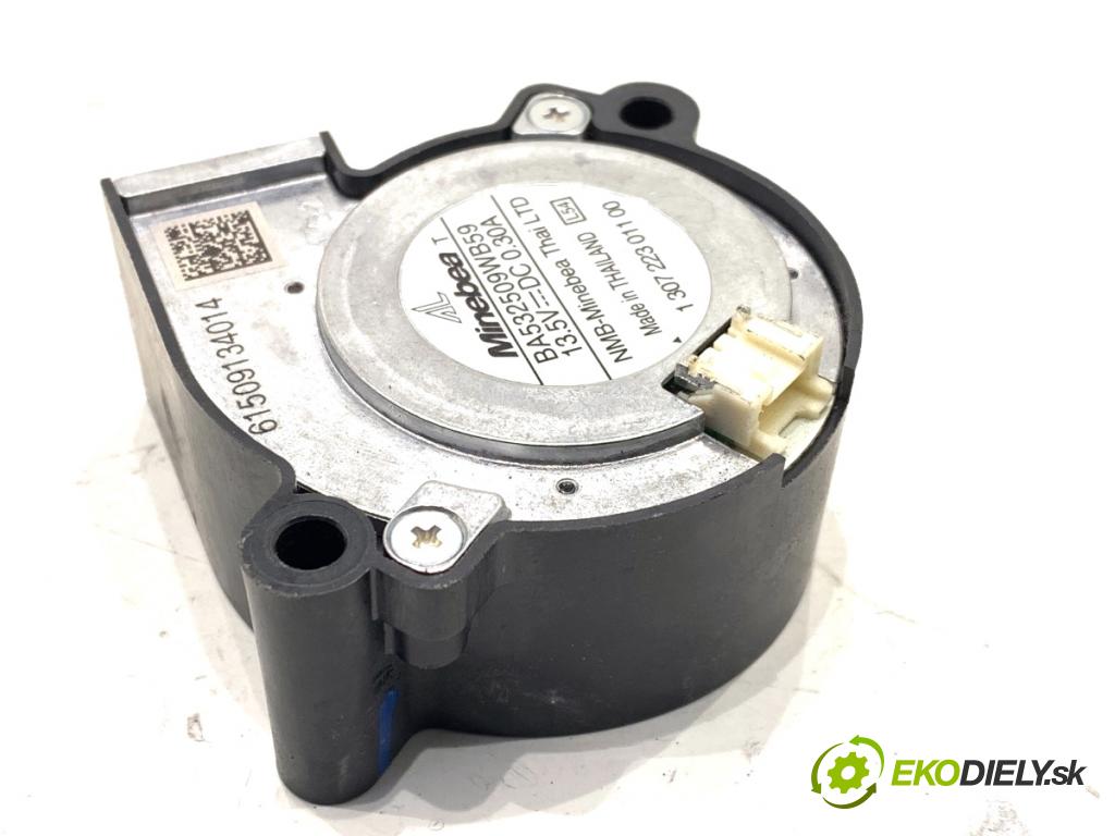 BMW F25 SUV 2016 180 kW xDrive 28 i 1997 Ventilátor svetla 130722301100