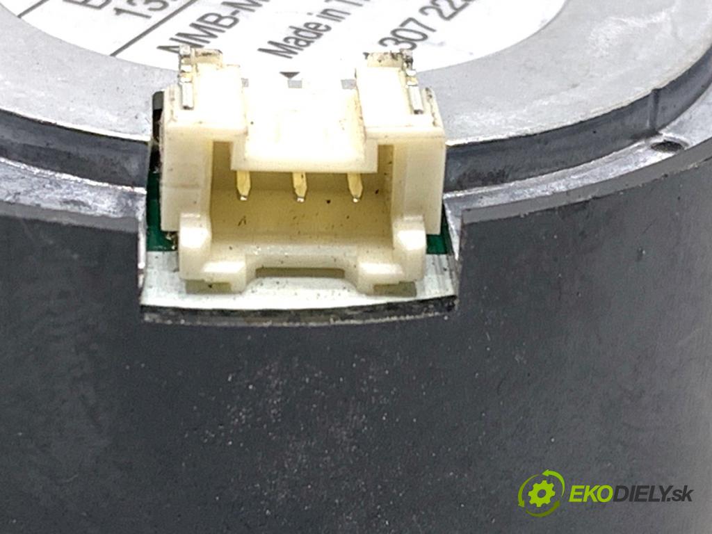 BMW F25 SUV 2016 180 kW xDrive 28 i 1997 Ventilátor svetla 130722301100