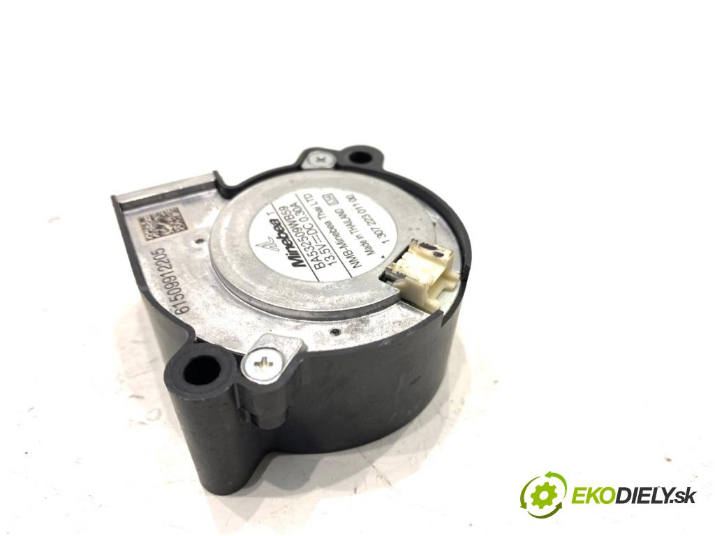 BMW F25 SUV 2016 180 kW xDrive 28 i 1997 Ventilátor svetla 130722301100