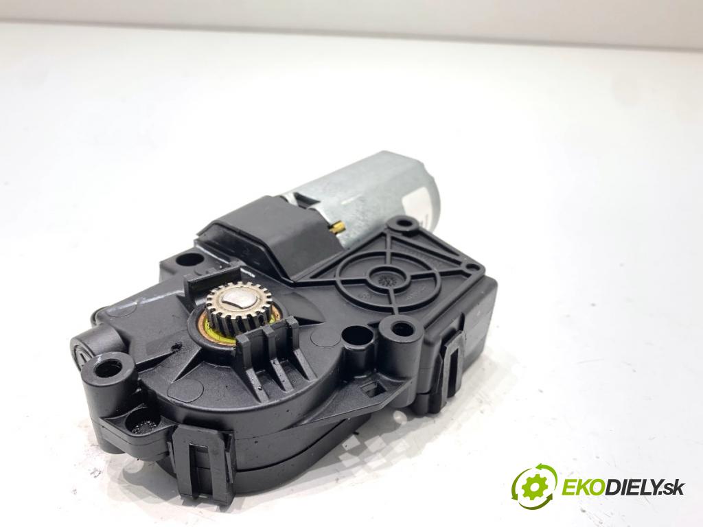 BMW F25 SUV 2016 180 kW xDrive 28 i 1997 motor střešního okna 7316396