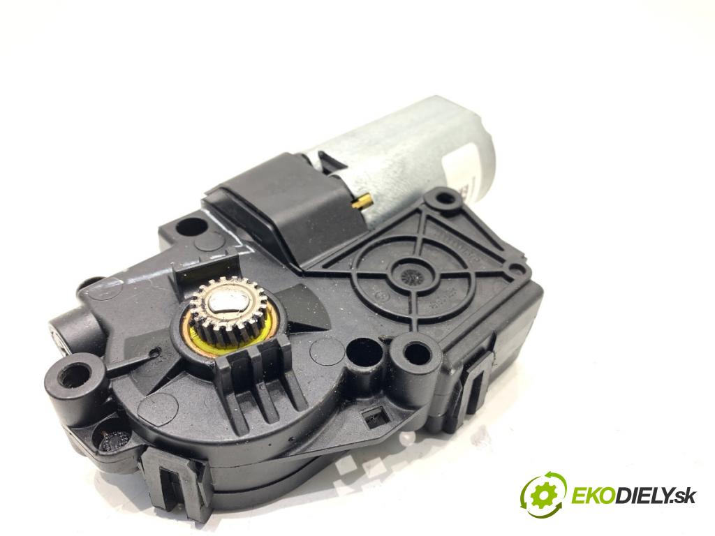 BMW F25 SUV 2016 180 kW xDrive 28 i 1997 motor střešního okna 7316396