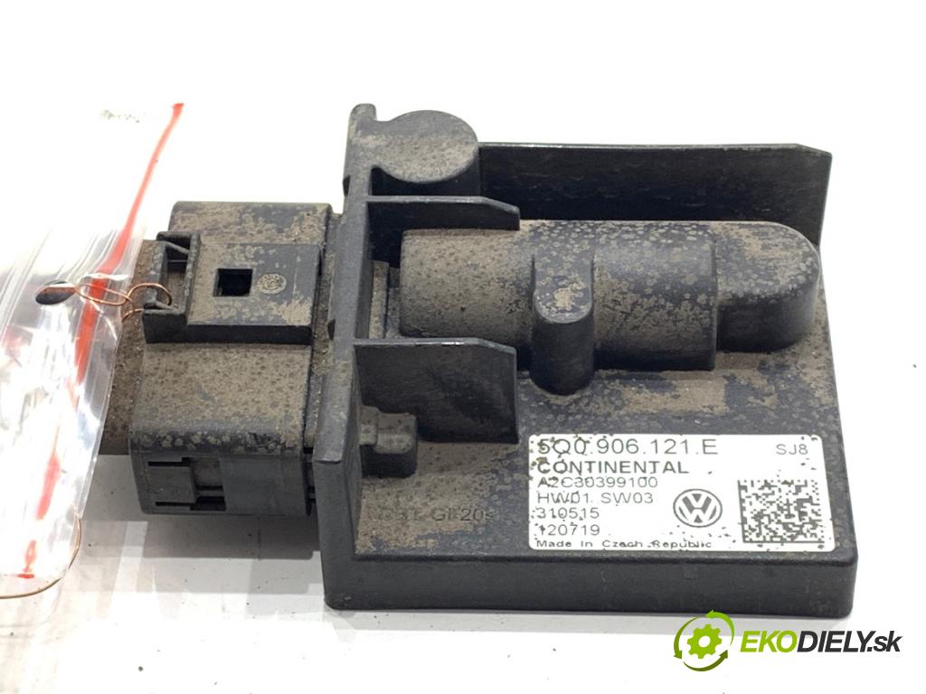 VW GOLF VII Kombi 2015 110 kW 2.0 TDI 1968 Modul pumpy paliva 5Q0906121E