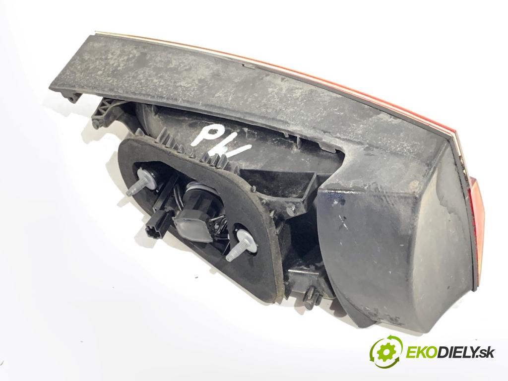 SKODA SCALA liftback 2022 110 kW 1.5 TSI 1495 Svetlo zad pravá vnútorná 657945094 (Kľučka dverí ostatné)