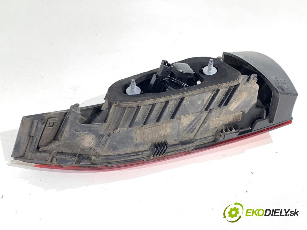 SKODA SCALA liftback 2022 110 kW 1.5 TSI 1495 Svetlo zad pravá vnútorná 657945094 (Kľučka dverí ostatné)