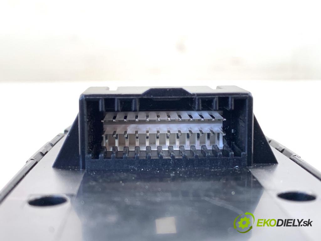 MG (SAIC) HS SUV 2024 124 kW 1.5 20 T 1490 Prepínač okien 11270648 (Prepínacie páčky pod volantom)