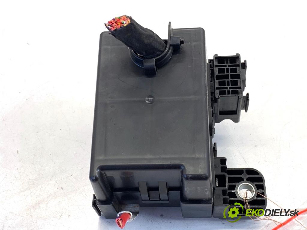 MG (SAIC) HS SUV 2024 124 kW 1.5 20 T 1490 skříňka poistková 10577500 (Pojistková skříňka)