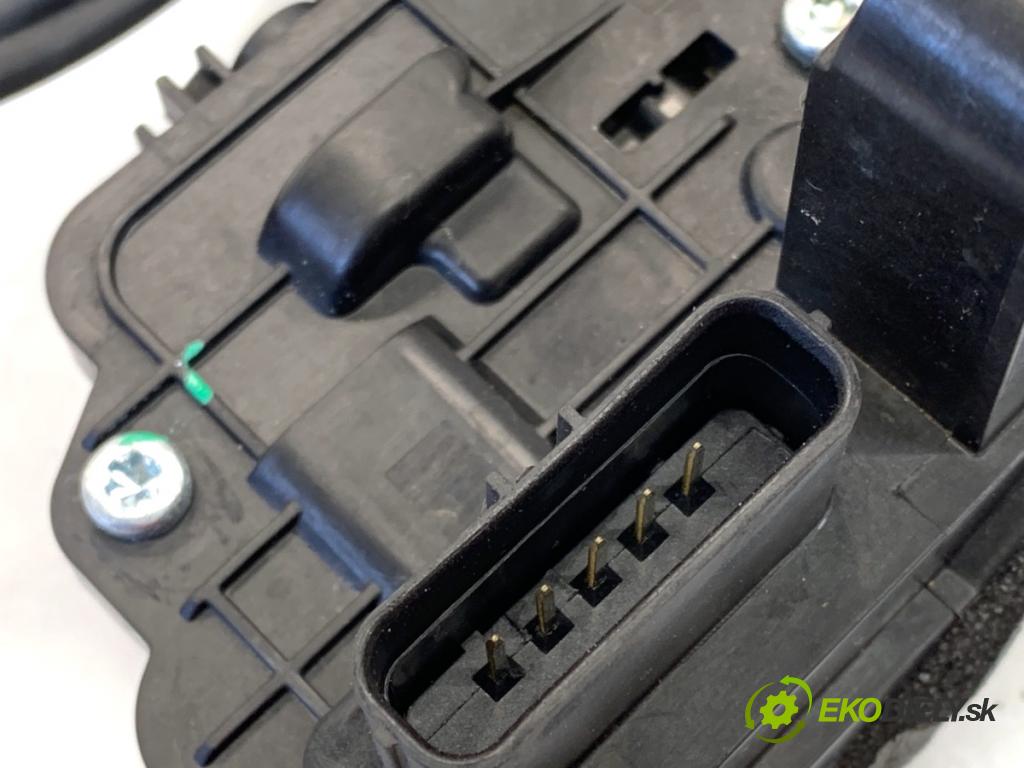 MG (SAIC) HS SUV 2024 124 kW 1.5 20 T 1490 zámok dveře levý zadní část 11604865