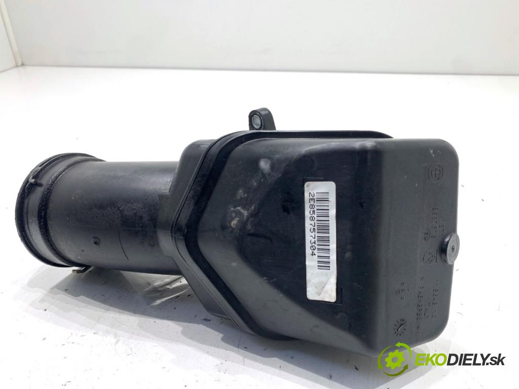 BMW G31 Kombi 2020 140 kW 520 d 1995 Rúra vzduchu 8587573