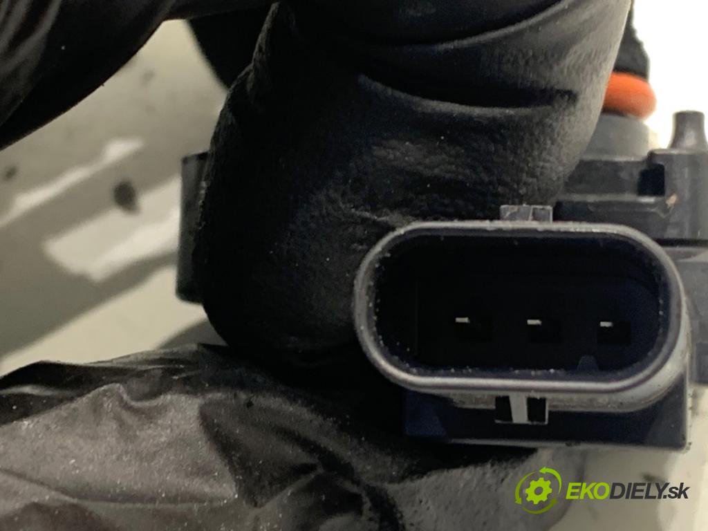 BMW G31 Kombi 2020 140 kW 520 d 1995 MAP senzor 8637896 (Snímač ostatní)