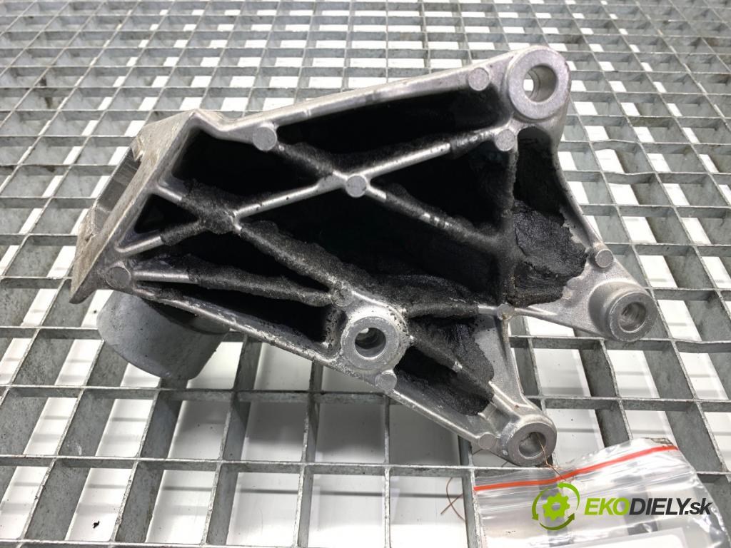 BMW G31 Kombi 2020 140 kW 520 d 1995 Držiak Motor 6864593