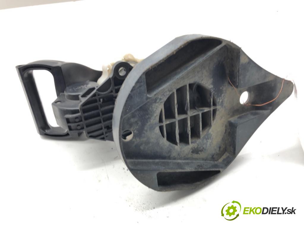 RENAULT CLIO III liftback 2006 63 kW 1.5 dCi (BR17, CR17) 1461 VÝTAH: kola NÁHRADNÍ: 8200601401